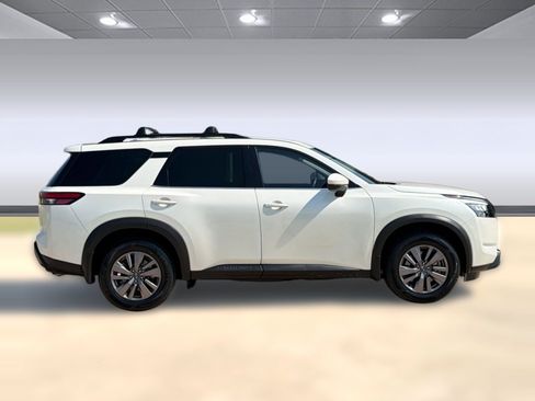 Used 2023 Nissan Pathfinder SV w/ SV Premium Package FWD image 8