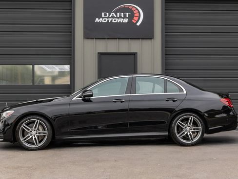 Used 2017 Mercedes-Benz E 300 4MATIC image 4