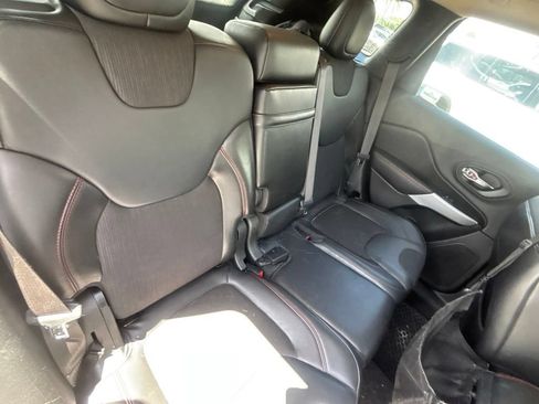 Used 2018 Jeep Cherokee Trailhawk w/ Comfort/Convenience Group AWD/4WD image 36