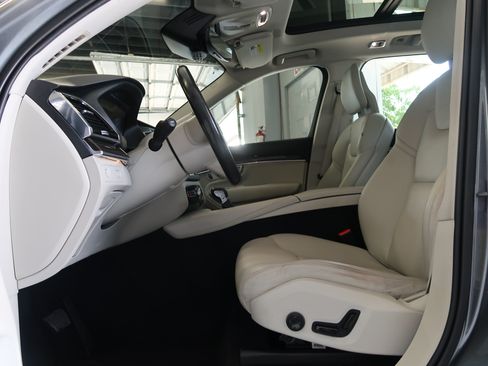 Used 2017 Volvo XC90 T6 Momentum w/ Vision Package AWD/4WD image 30