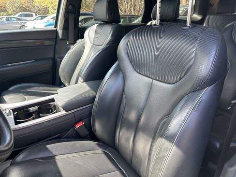 Used 2024 Hyundai Palisade Calligraphy image 17
