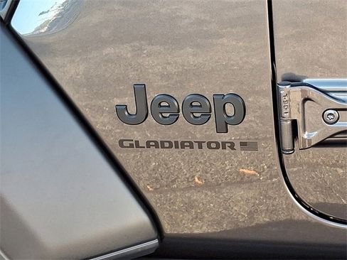 Used 2024 Jeep Gladiator Sport image 31