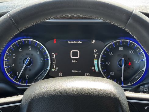 Used 2023 Chrysler Pacifica Limited image 16