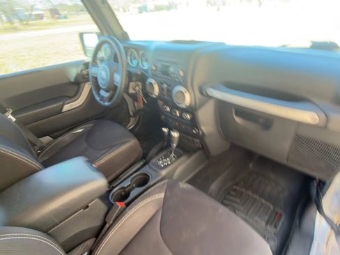 Used 2014 Jeep Wrangler Unlimited Sahara w/ Max Tow Package image 25