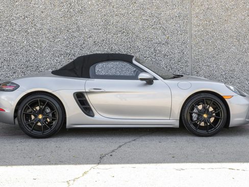 Used 2018 Porsche 718 Boxster image 8