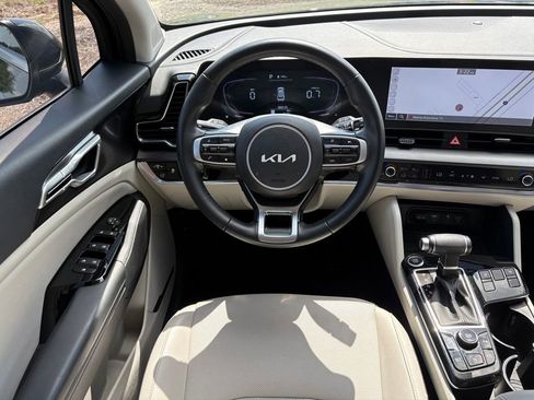 Used 2025 Kia Sportage EX w/ Premium Package image 16