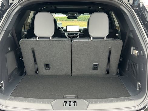 New 2026 Ford Explorer ST-Line w/ ST-Line Street Pack image 23