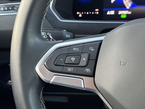 Certified 2022 Volkswagen Tiguan SE image 19