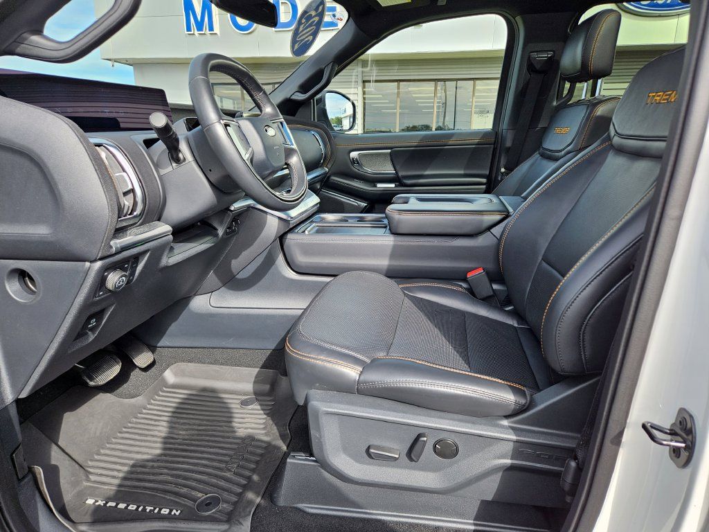 Used 2025 Ford Expedition Tremor AWD/4WD image 14