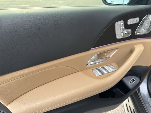 Used 2024 Mercedes-Benz GLS 450 4MATIC image 7