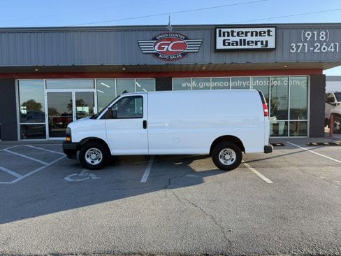 Used 2022 Chevrolet Express 2500 w/ Driver Convenience Package image 5