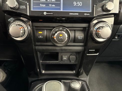 Used 2020 Toyota 4Runner TRD Off-Road AWD/4WD image 28