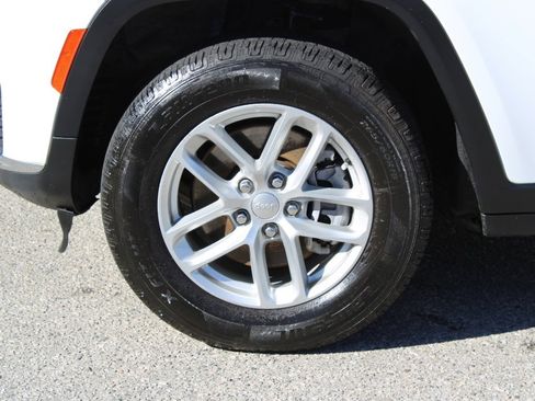 Used 2023 Jeep Grand Cherokee L Laredo image 8