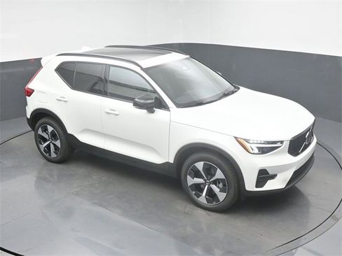 New 2026 Volvo XC40 B5 Core w/ Climate Package image 43