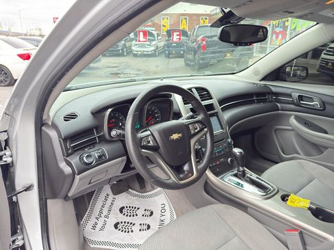 Used 2017 Chevrolet Cruze LT w/ Convenience Package image 13