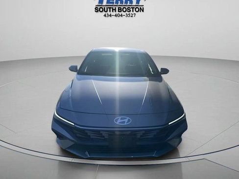 Used 2024 Hyundai Elantra SEL image 2