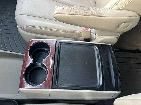 Used 2013 Toyota Sienna XLE image 42