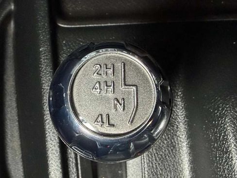 Used 2018 Jeep Wrangler Unlimited Rubicon w/ Connectivity Group AWD/4WD image 31