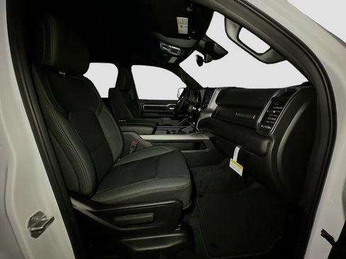 New 2026 RAM 1500 4x4 Crew Cab image 32