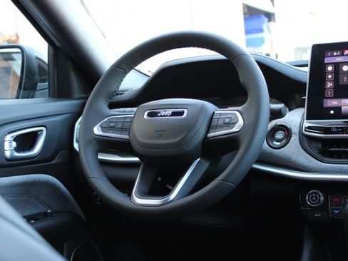 Used 2023 Jeep Compass Latitude AWD/4WD image 37