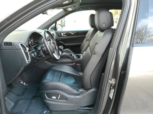 Used 2020 Porsche Cayenne AWD/4WD image 16