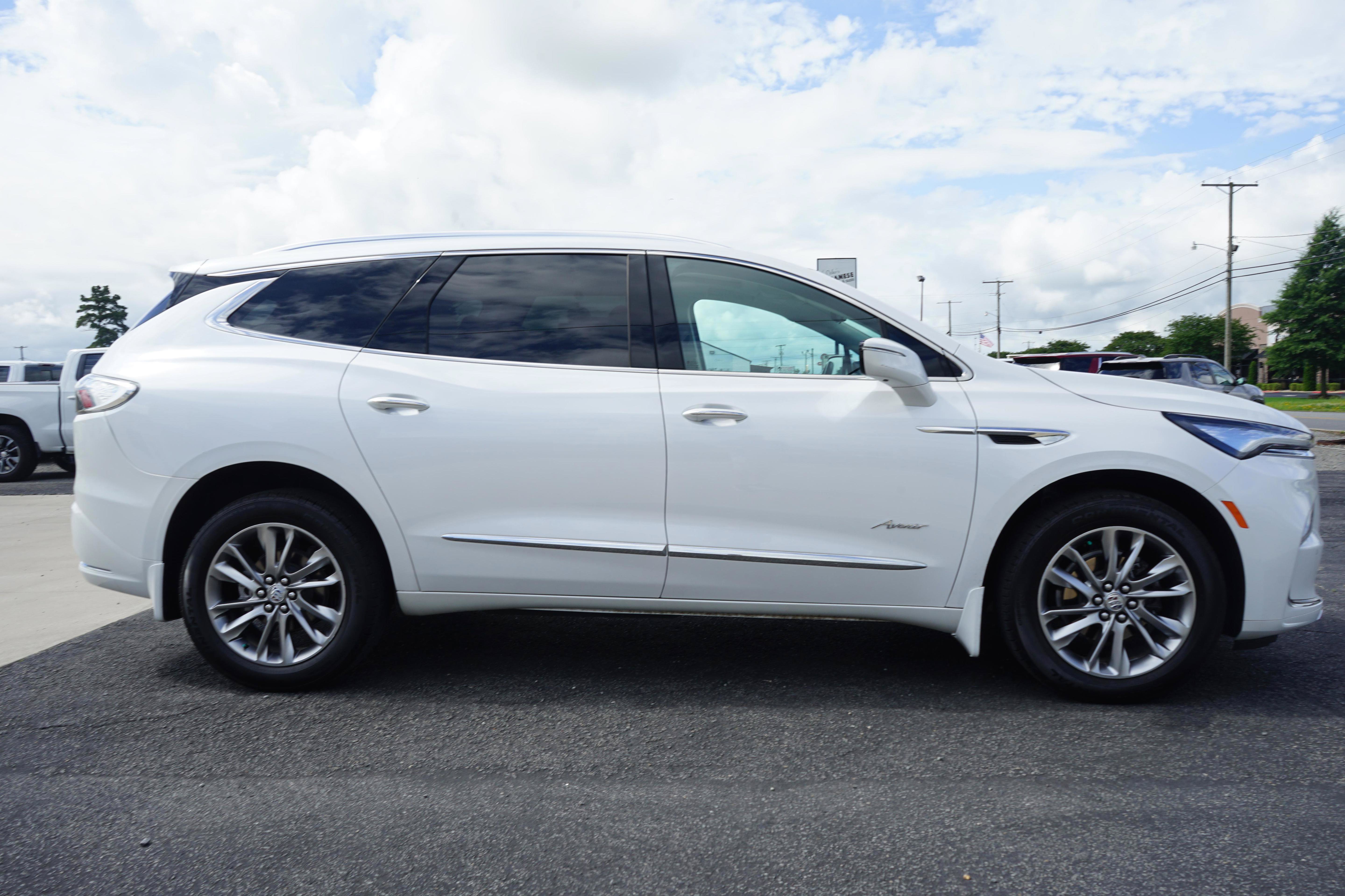 Used 2023 Buick Enclave Avenir AWD/4WD image 6