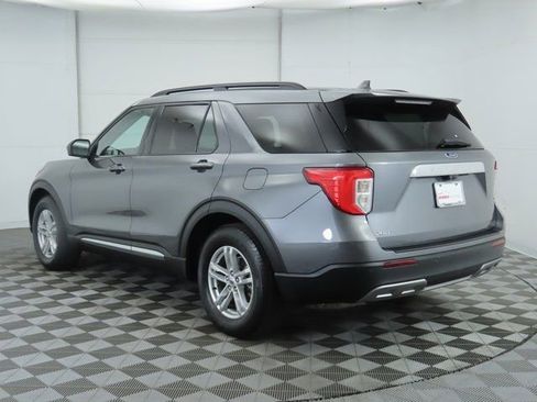 Used 2022 Ford Explorer XLT w/ Equipment Group 202A image 7