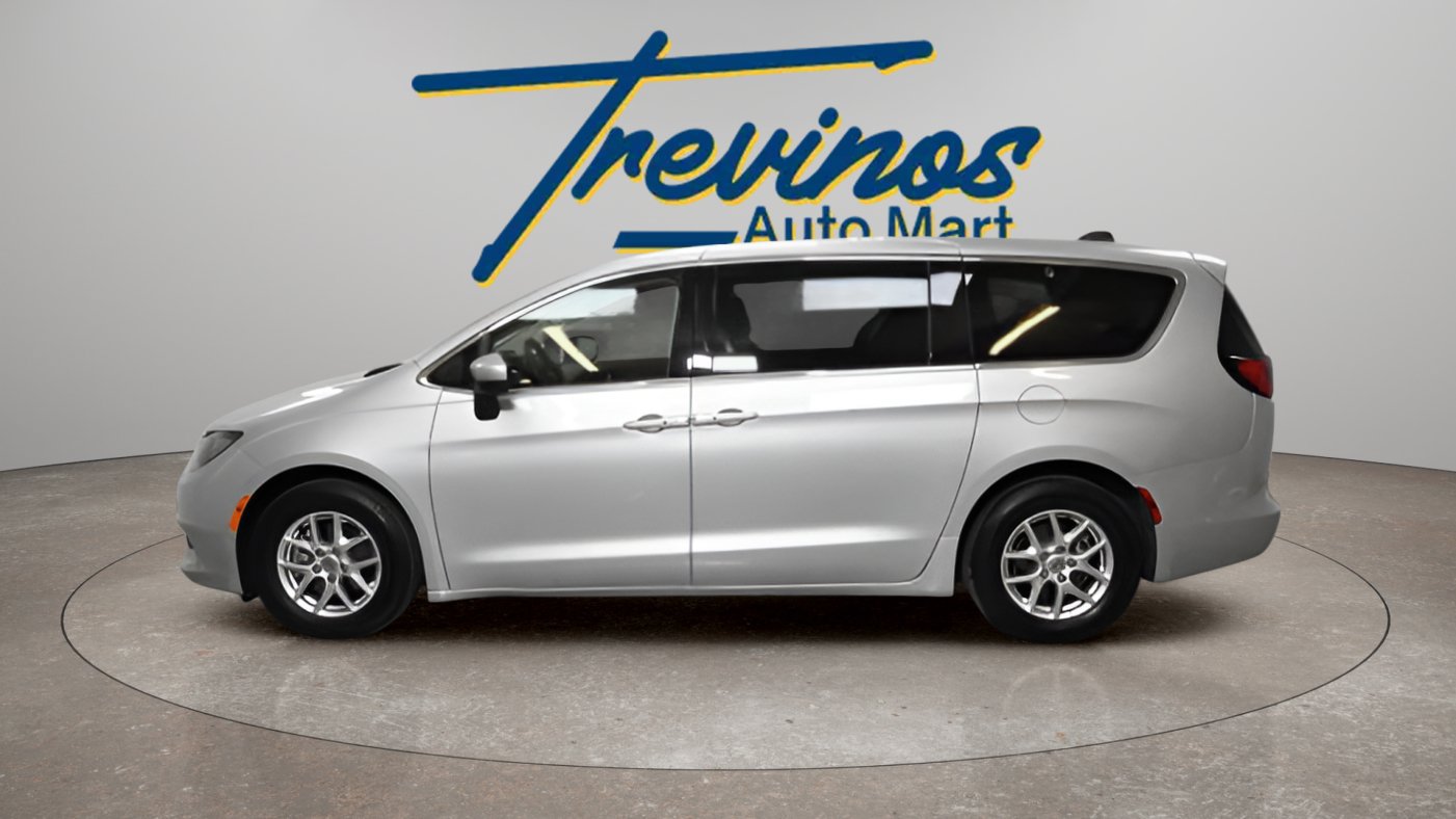 Used 2023 Chrysler Voyager LX FWD image 11