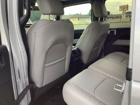 Used 2023 Jeep Wrangler Unlimited Sahara image 25