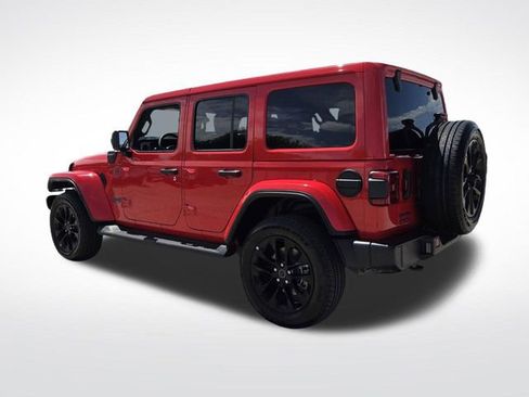 Used 2025 Jeep Wrangler Unlimited Sahara AWD/4WD image 7