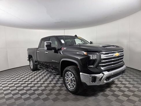 Used 2025 Chevrolet Silverado 2500 LTZ w/ LTZ Plus Package AWD/4WD image 2