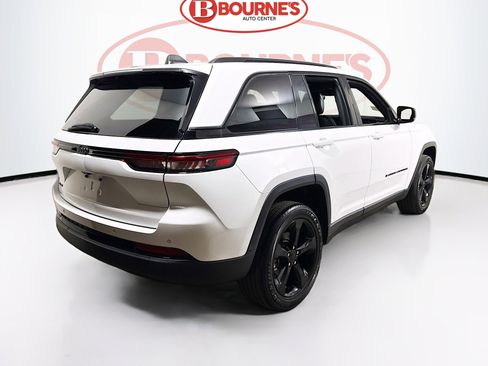 Used 2022 Jeep Grand Cherokee Altitude image 10