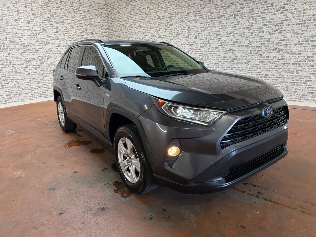 Used 2021 Toyota RAV4 XLE AWD/4WD image 1