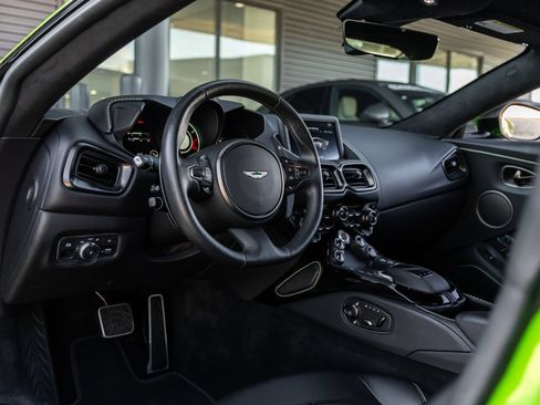 Used 2022 Aston Martin V8 Vantage Coupe RWD image 27