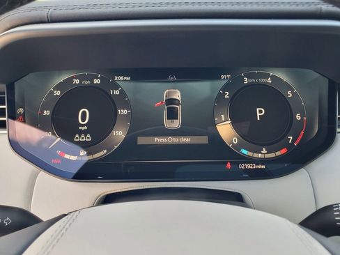 Used 2025 Land Rover Range Rover Sport SE image 27