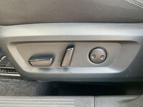 Used 2025 Nissan Rogue SV FWD image 9