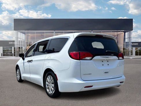 Used 2020 Chrysler Voyager L image 6