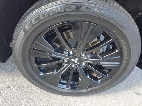 Used 2022 Mitsubishi Eclipse Cross LE image 9