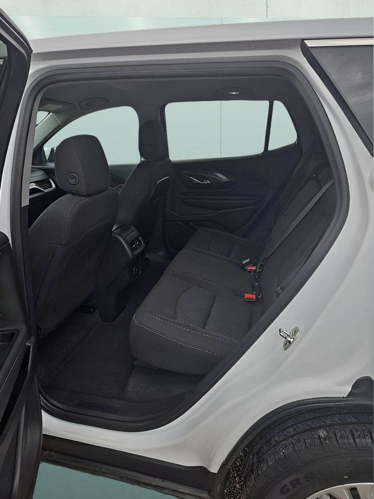 Used 2024 GMC Terrain SLE FWD image 15