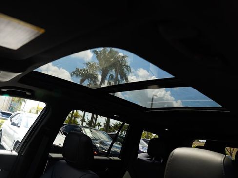 Used 2025 Cadillac XT6 Premium Luxury image 36