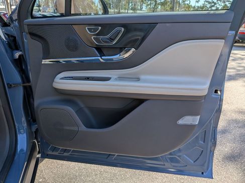 Used 2023 Lincoln Corsair Standard w/ Equipment Group 101A image 36