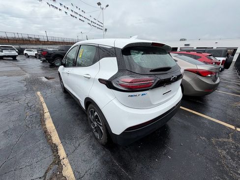 Used 2023 Chevrolet Bolt LT w/ Infotainment Package FWD image 3