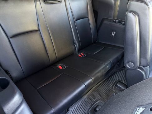 Used 2023 Toyota Highlander XLE AWD/4WD image 25