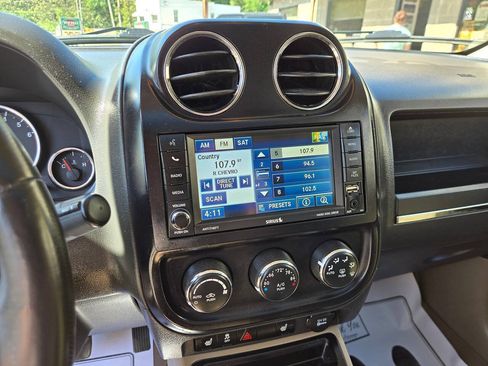 Used 2012 Jeep Patriot Limited w/ Sun/Sound Group AWD/4WD image 13
