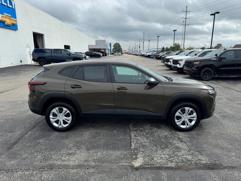 Certified 2024 Chevrolet Trax LS w/ Driver Confidence Package FWD image 8