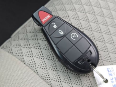 Used 2008 Chrysler Town & Country LX FWD image 19