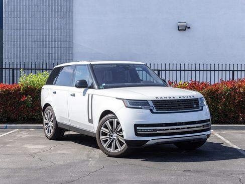 Used 2023 Land Rover Range Rover SE image 10