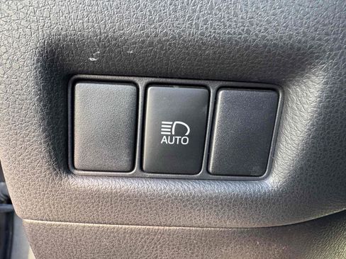 Used 2021 Toyota C-HR XLE image 30