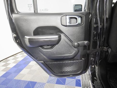 Used 2018 Jeep Wrangler Unlimited Sport image 14