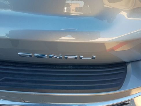 Used 2023 GMC Yukon Denali image 11